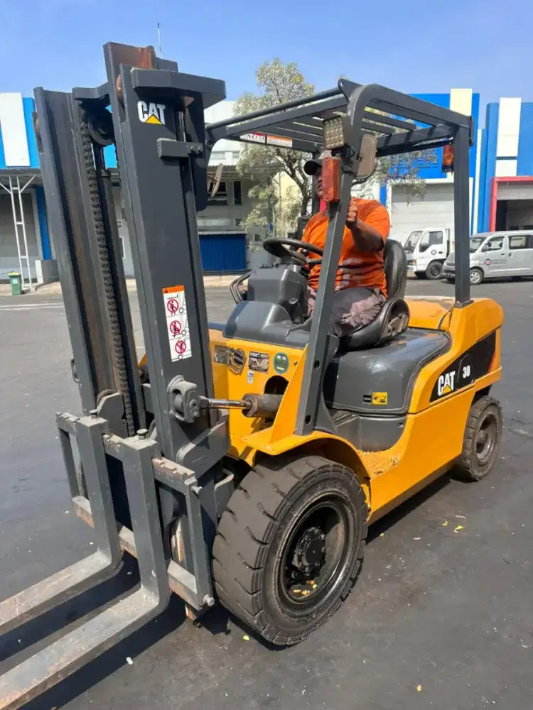 Forklift bekas cat 3 ton 2020 siap kerja kondisi terawat