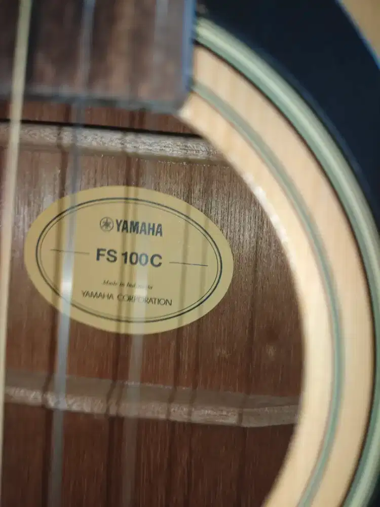 Gitar akustik yamaha FC 100 c