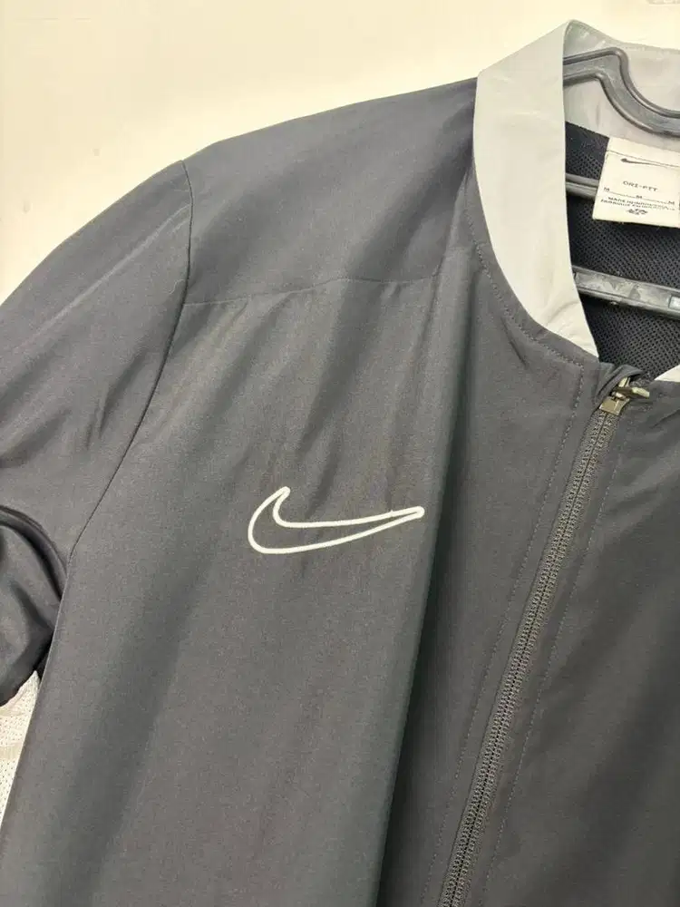 Jaket Running Nike Woven Black Original