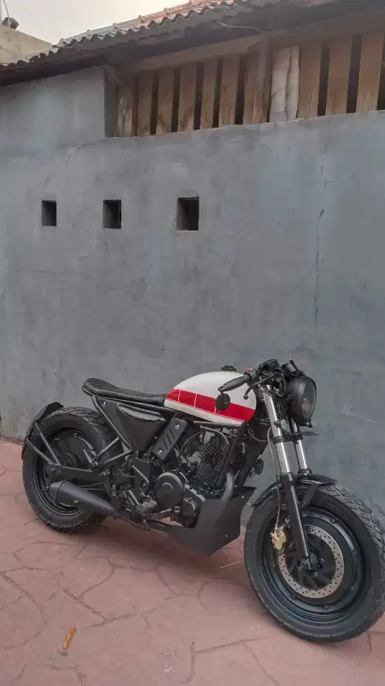 Motor custom bratcafe byson
