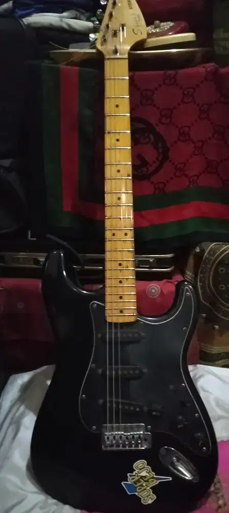 Jual cepat Guitar electric Squire fender stratocaster.