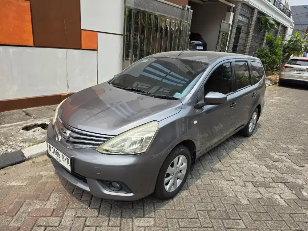 JUAL Nissan Grand Livina SV 2014