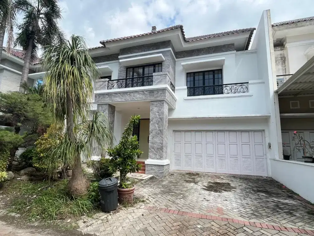 Rumah 2 Lantai Semi Furnish di Puri Sentra Raya Citraland Utama Surabaya Barat