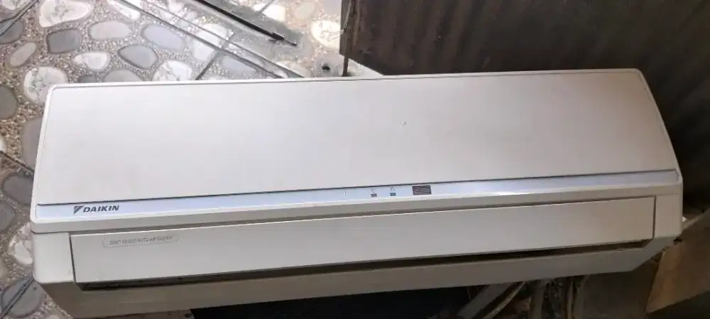 AC daikin 1/2pk