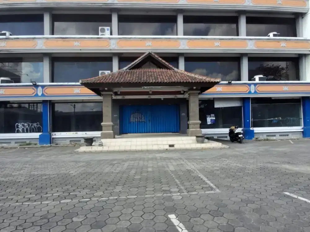 Disewakan Gedung Komersial 4 Lantai – Lokasi Hook Strategis di Kawasan Cokroaminoto.