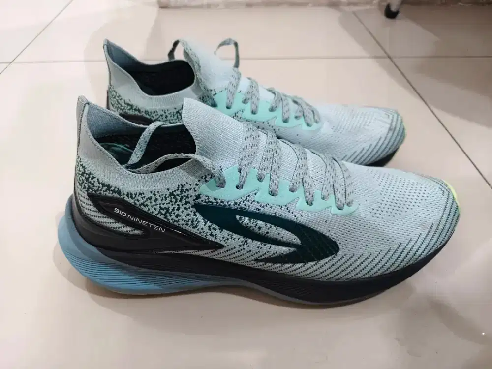 Sepatu Nineteen 910 Haze Infiknit 2x pakai