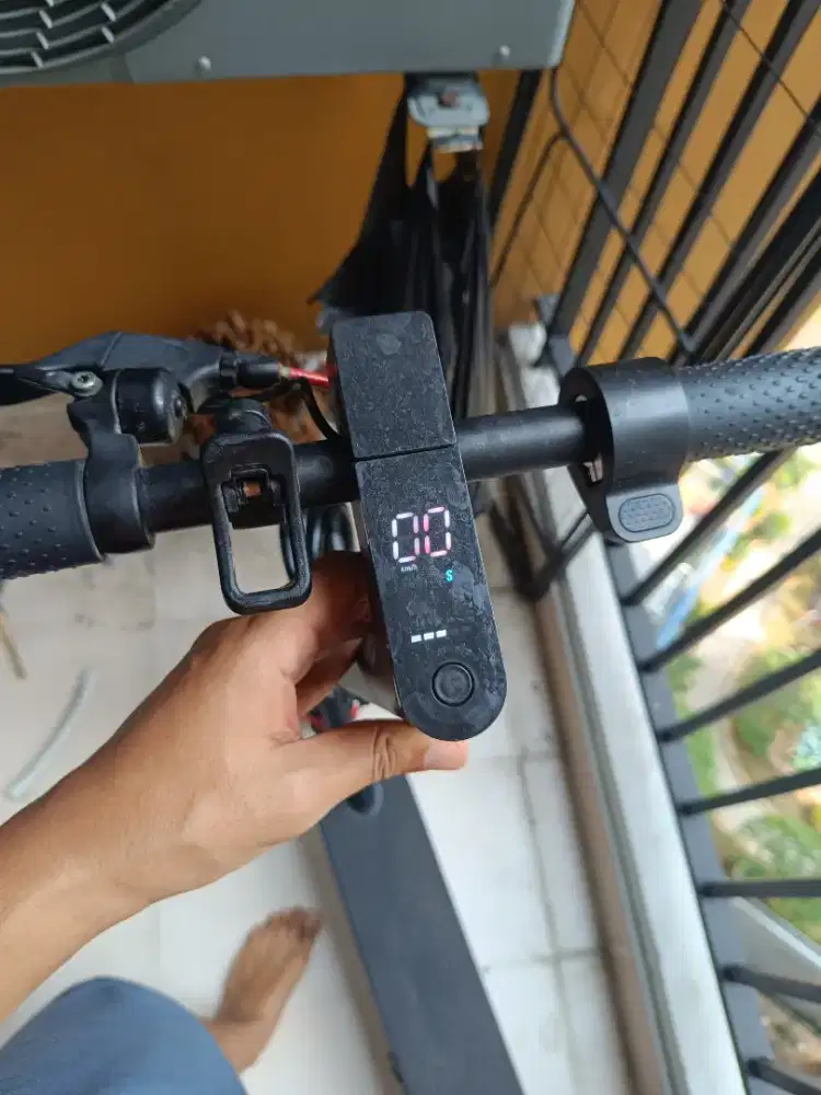 Dijual Skuter Listrik – Kondisi Sangat Baik + Aksesori Lengkap