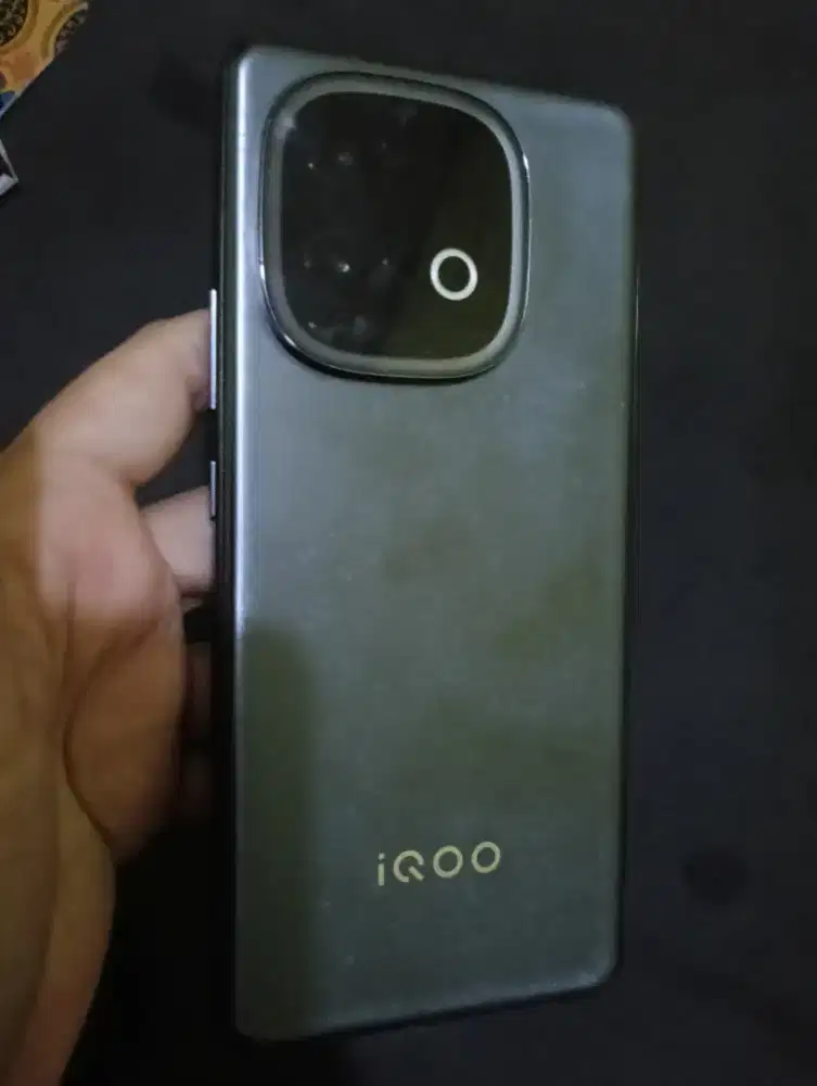 hp iQoo neo 10 8+8/256 hitam