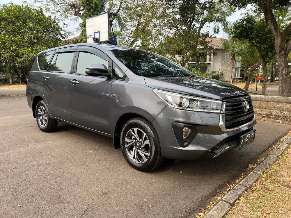Toyota Innova Reborn 2.0 V AT Bensin 2021 Km Rendah Tangan 1