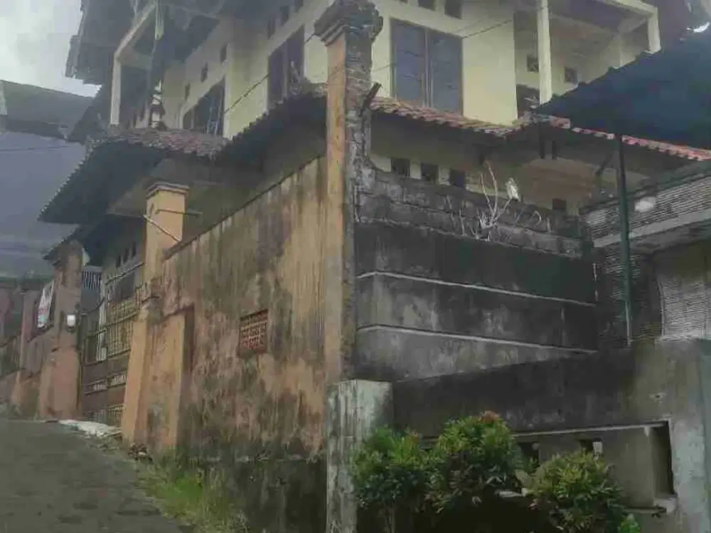 DIJUAL RUMAH LANTAI III DIDALUNG PEGENDING DEKAT CANGGU PADONAN