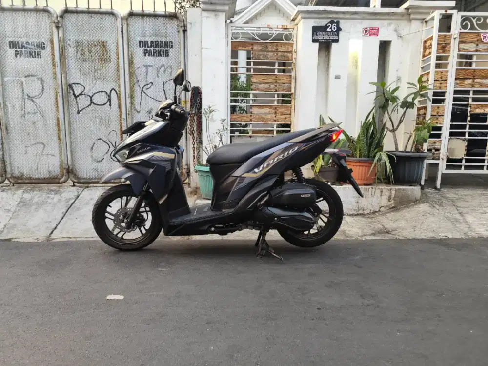 Honda vario 125 new keyless 2023 b dki km low