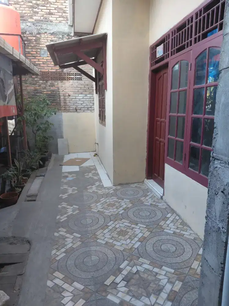 Dijual rumah dalam gang, baru renovasi