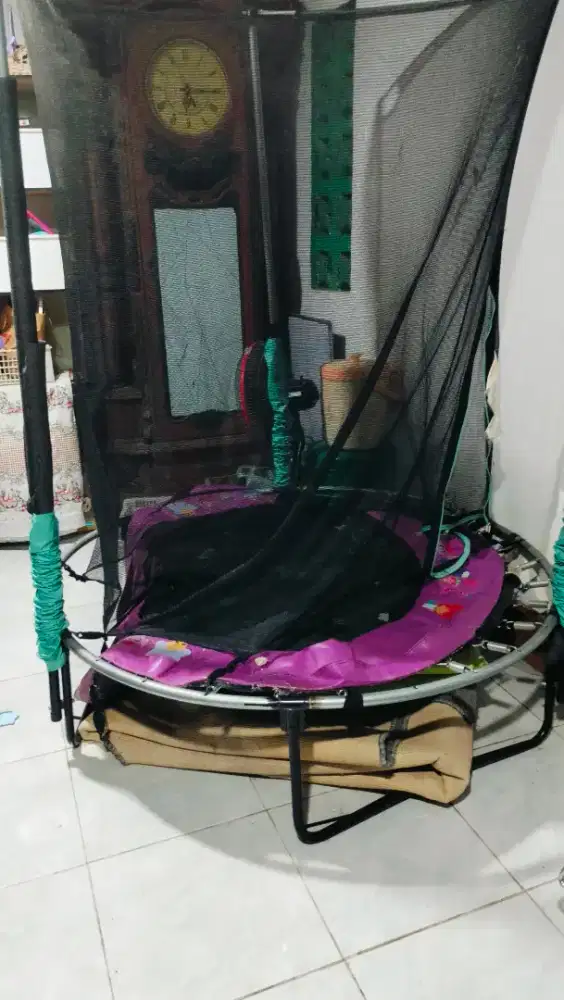 Trampolin buat anak loncat loncat
