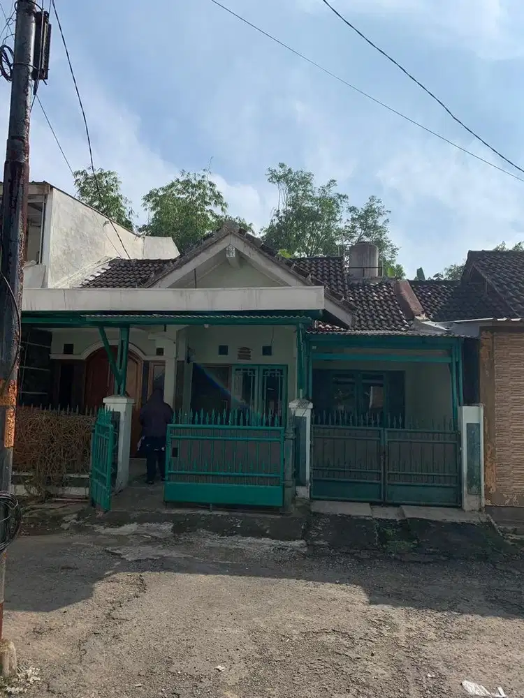 Disewakan Rumah Tahunan 7 menit ke akses Tol