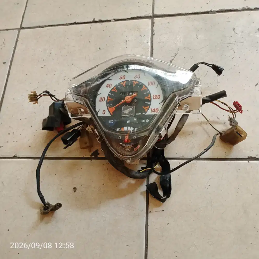 Di jual spedometer copotan Honda beat karbu 300 net.