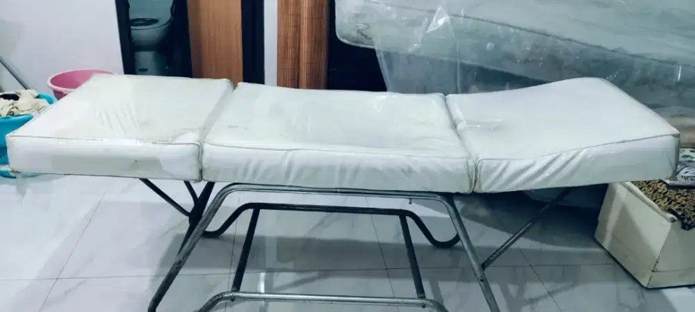 Tempat tidur treatment /bed facial lipat