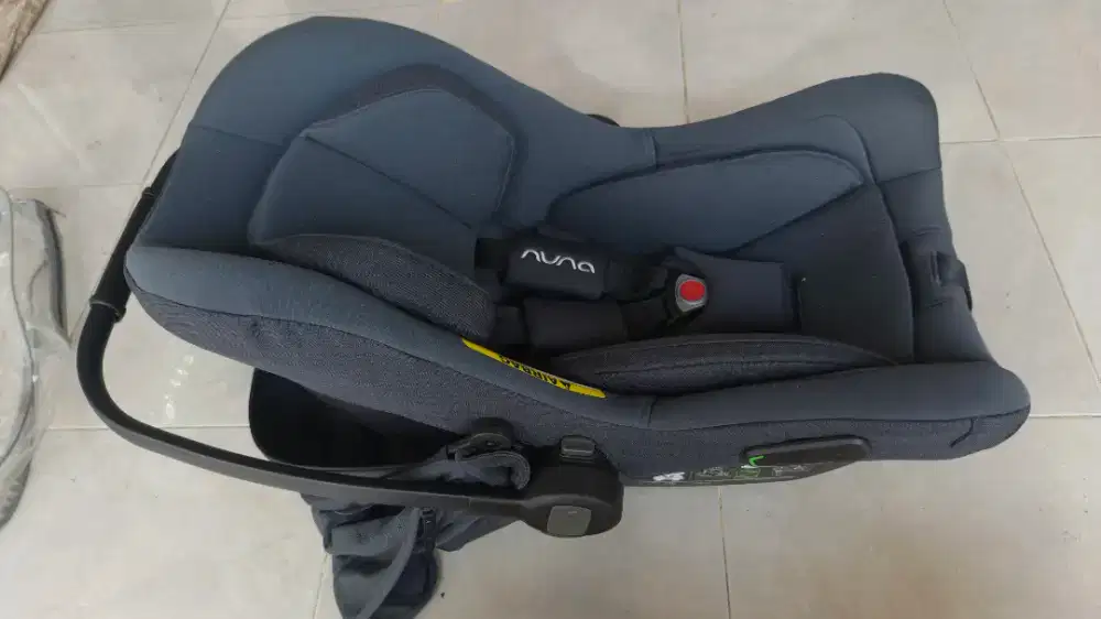 Kursi mobil bayi nuna