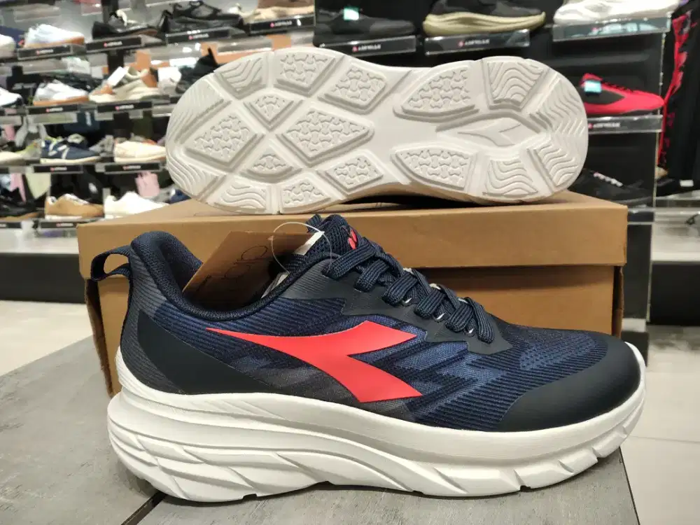 Sepatu diadora run size 41