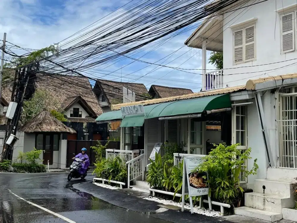 Leased for 5 Years Fully Equipment Restaurant in Seminyak-Kerobokan