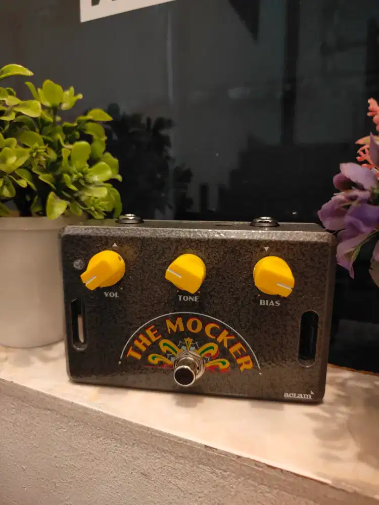 The Mocker Fuzz Guitar Pedal