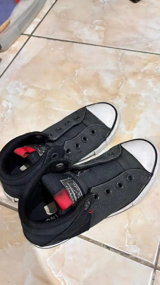 Sepatu anak converse