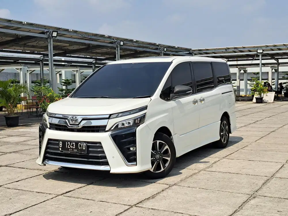 DP 10JT TOYOTA VOXY 2.0 AT MATIC AUTOMATIC 2018 PUTIH