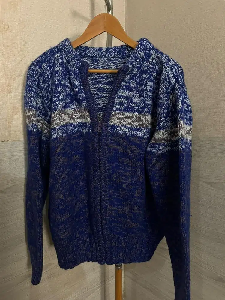 Sweater Warna Ukuran L