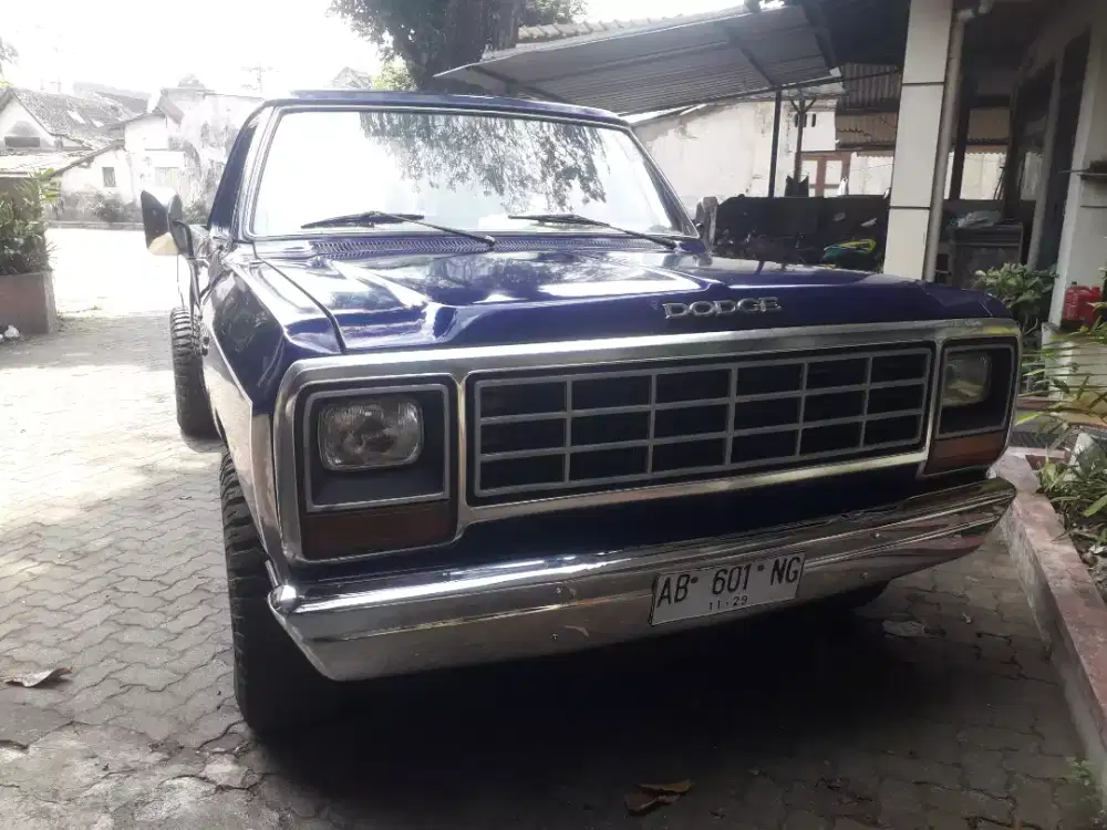 RAMCHASGER 4X4 DODGE POWER V8 AUTOMATIC 1982
