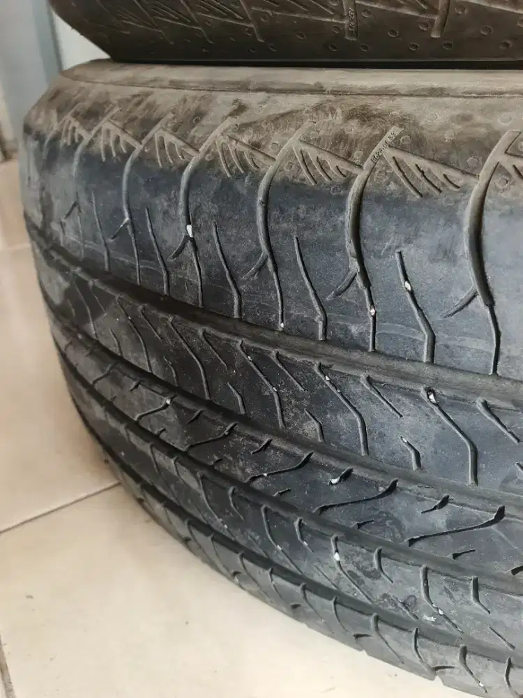 215/60 R17 kondisi 80%