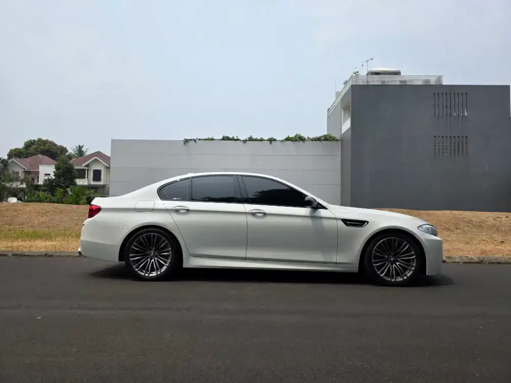 KM 41rb Asli BMW M5 4.4 2012