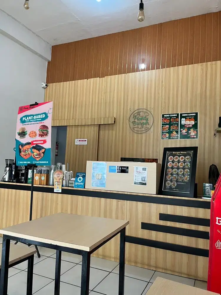 Loker Waitress / Server Outlet