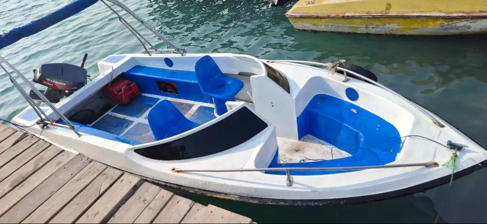 Dijual kapal speedboat (mooring) kondisi bagus