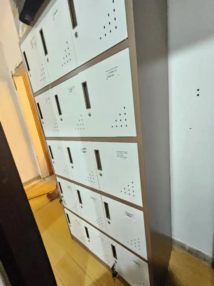 Locker 15 pintu Estetik