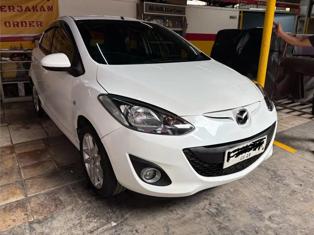 Mazda 2 Manual 2012