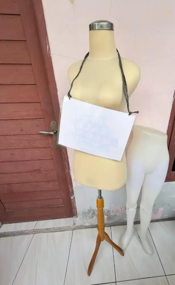 Patung pakaian lengkap