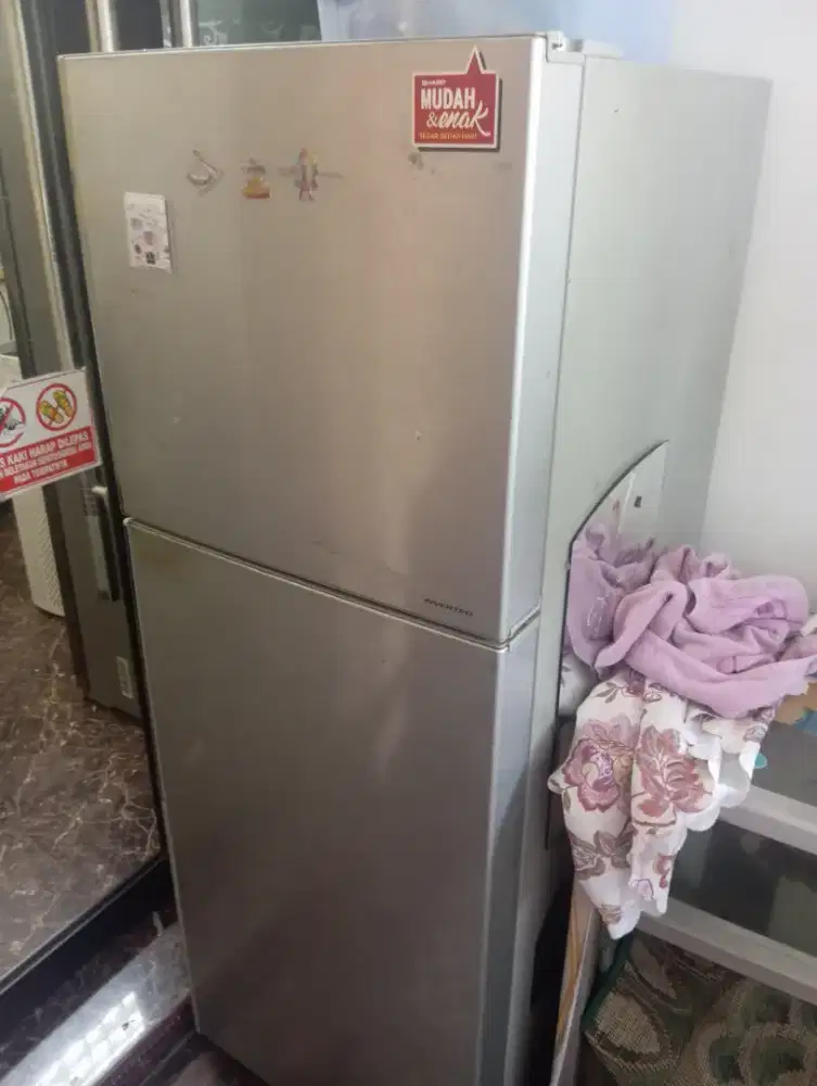 Di jual kulkas merk Inventer 2 pintu