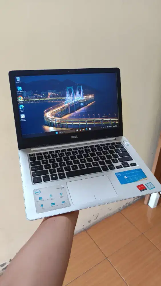 Dell Inspiron 13 5000 core i7 gen 8 dual VGA SLIM ENTENG