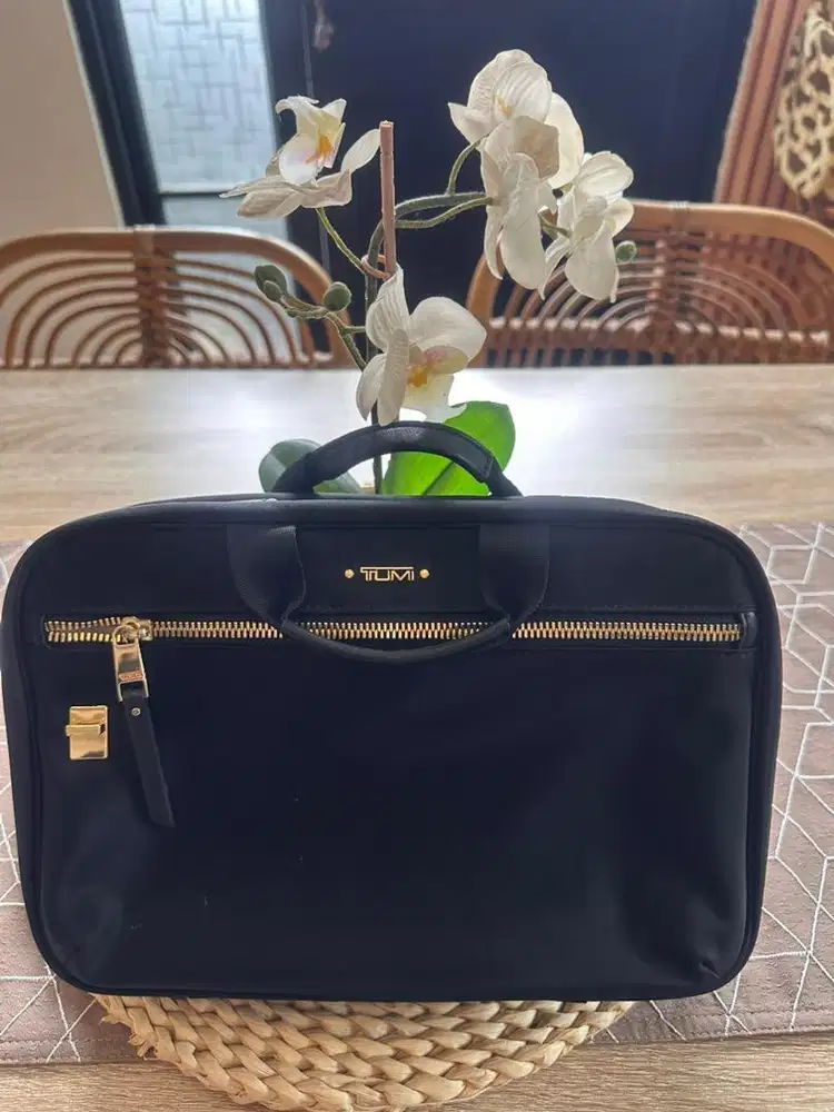 Preloved TUMI Toilet Bag kondisi baguzzz