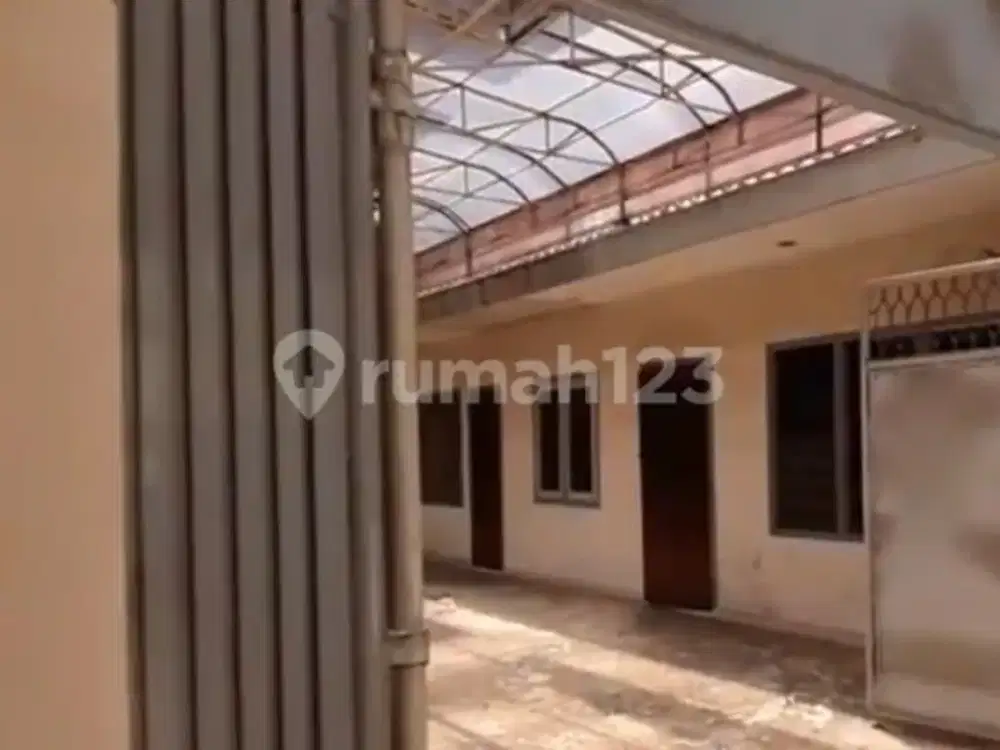 rumah hitung tanah, lokasi pusat kota. Jalan rame. Cocok unt usaha apa aja.
