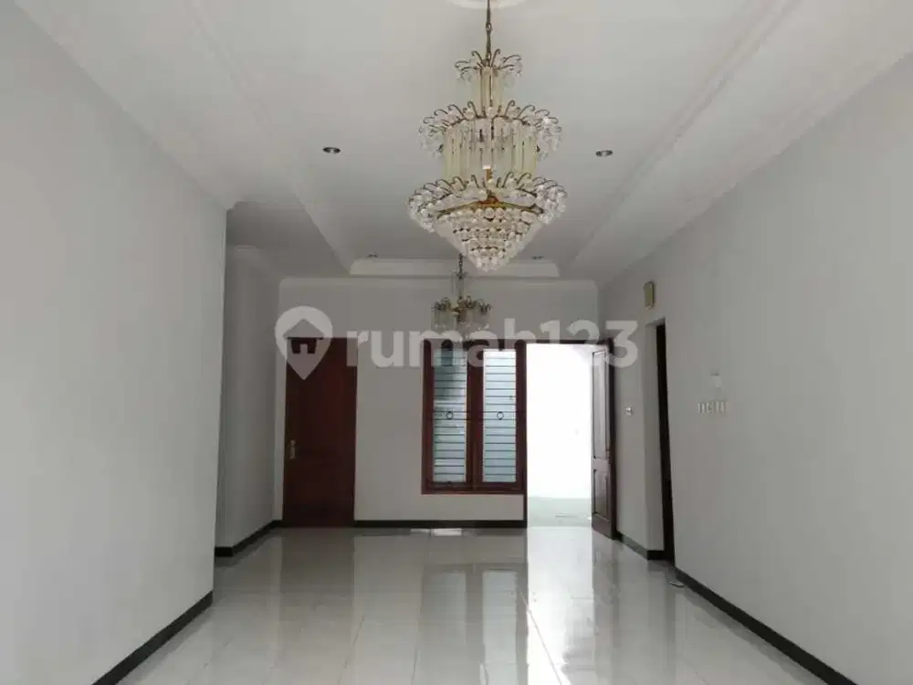 Rumah Siap Huni. Lokasi Bagus. No Banjir. Tenang. Asri. Dekat Kemana Mana