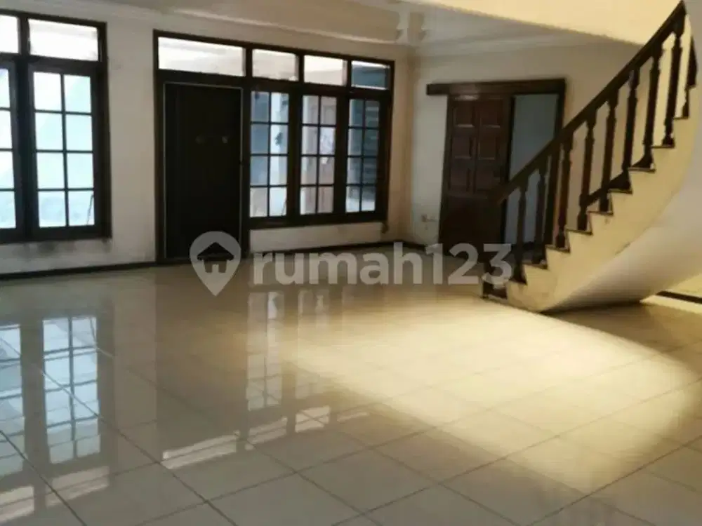 Rumah di Raya Ngagel 2 Lantai Bagus, lokasi strategis, siap huni,