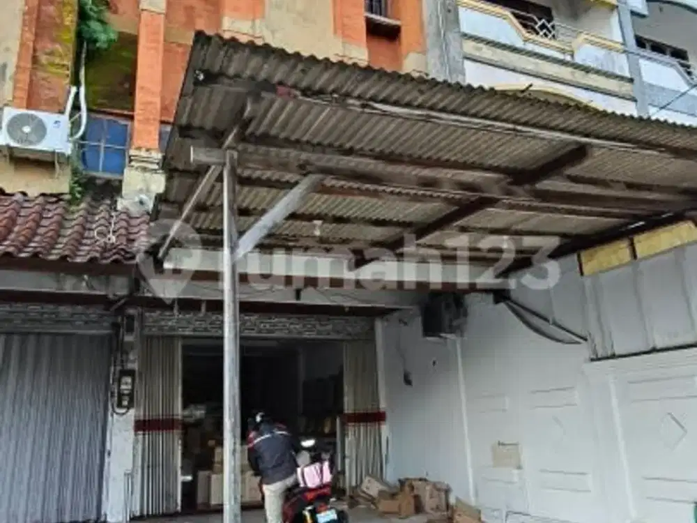 Ruko Premium 3 Lantai Lokasi Pinggir Gatsu Barat