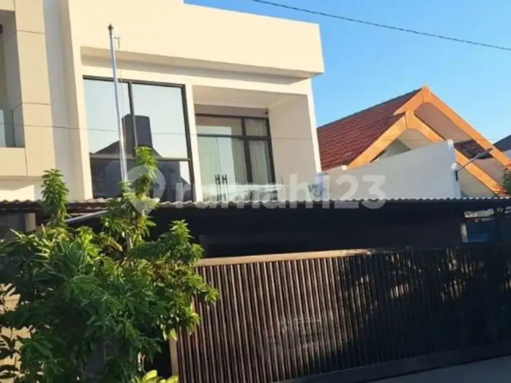 Turun 500 juta...Rumah Bagus, interior mewah, 2 Lantai di Nirwana Eksekutif