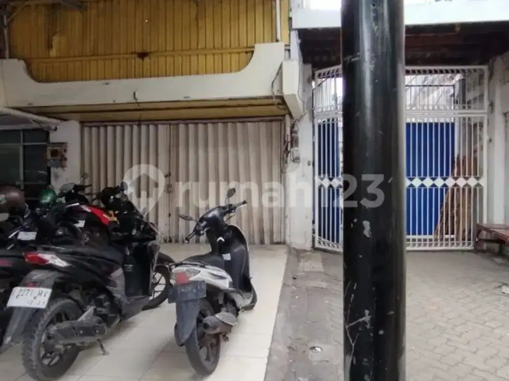 Jarang ada, area komersil SHM, luas, tempat parkir muat banyak kendaraan, bentuk ngantong belakang HOKKY, lokasi tengah kota, ramai