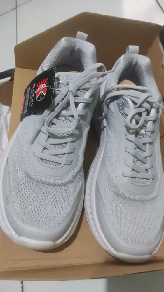 sepatu running kanky warna grey uk 43