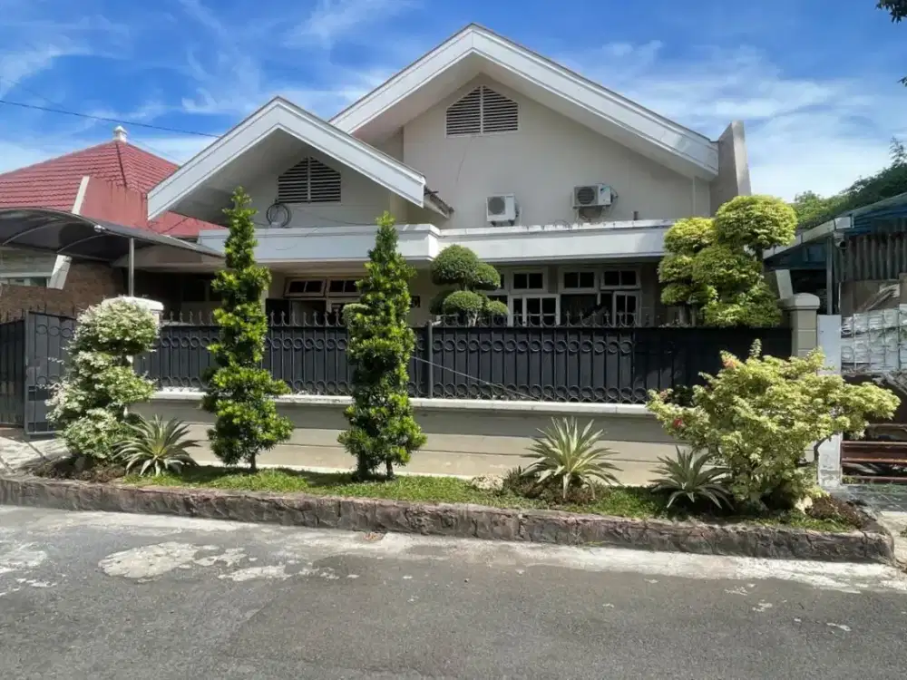 Dijual rumah Dharmahusada  Indah Utara