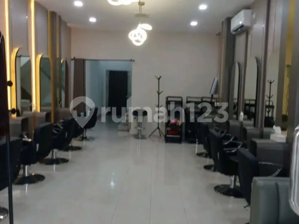 Ruko Komersial 3 Lantai Pinggir Jalan Utama
