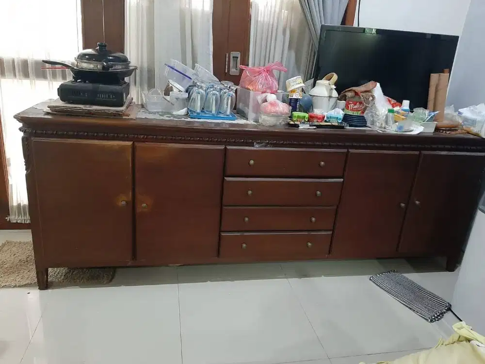 Lemari kayu ruang makan / ruang keluarga