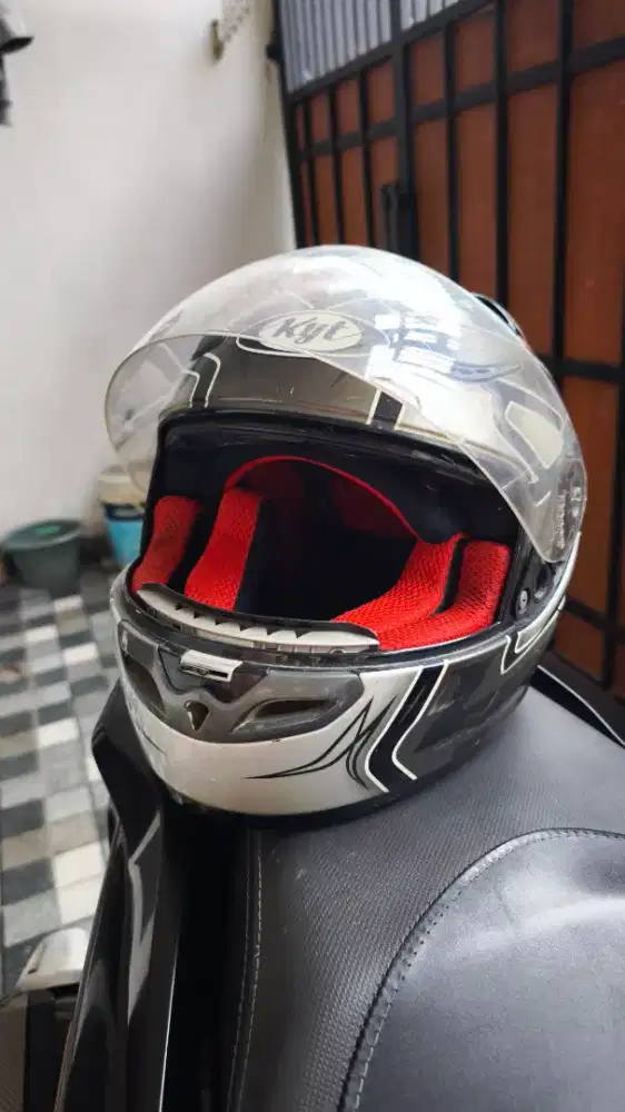 Helm full face KYT