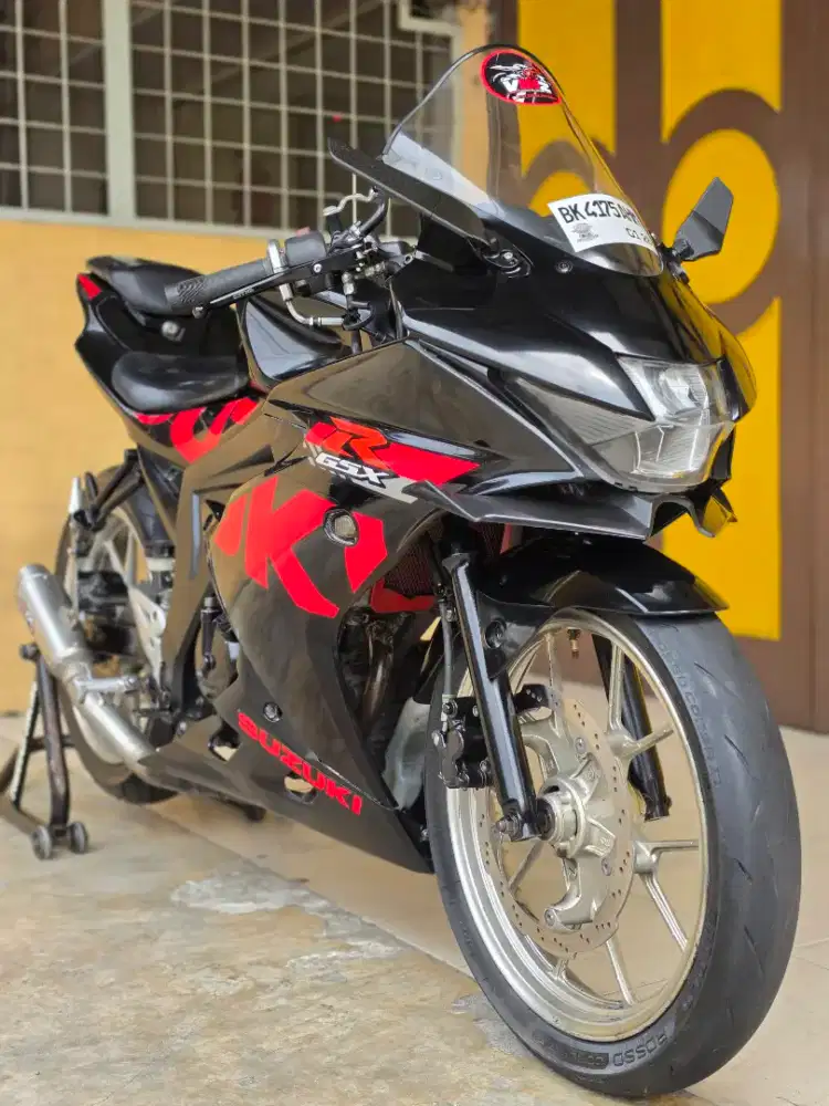 Suzuki GSX / GSX-R 150 2017 Keyless, Black Premium Metalic.